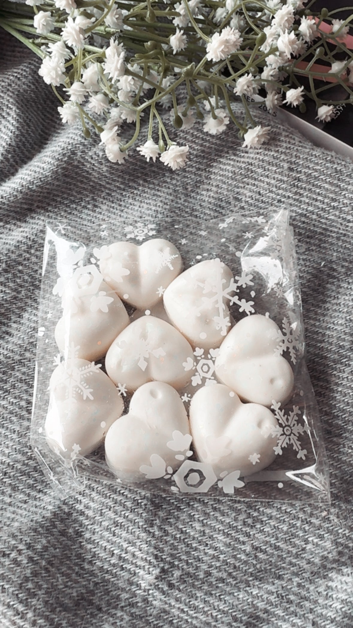 Solaris Blanc Wax Hearts